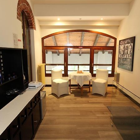 Varallo Pombia Il Castello B&B מראה חיצוני תמונה